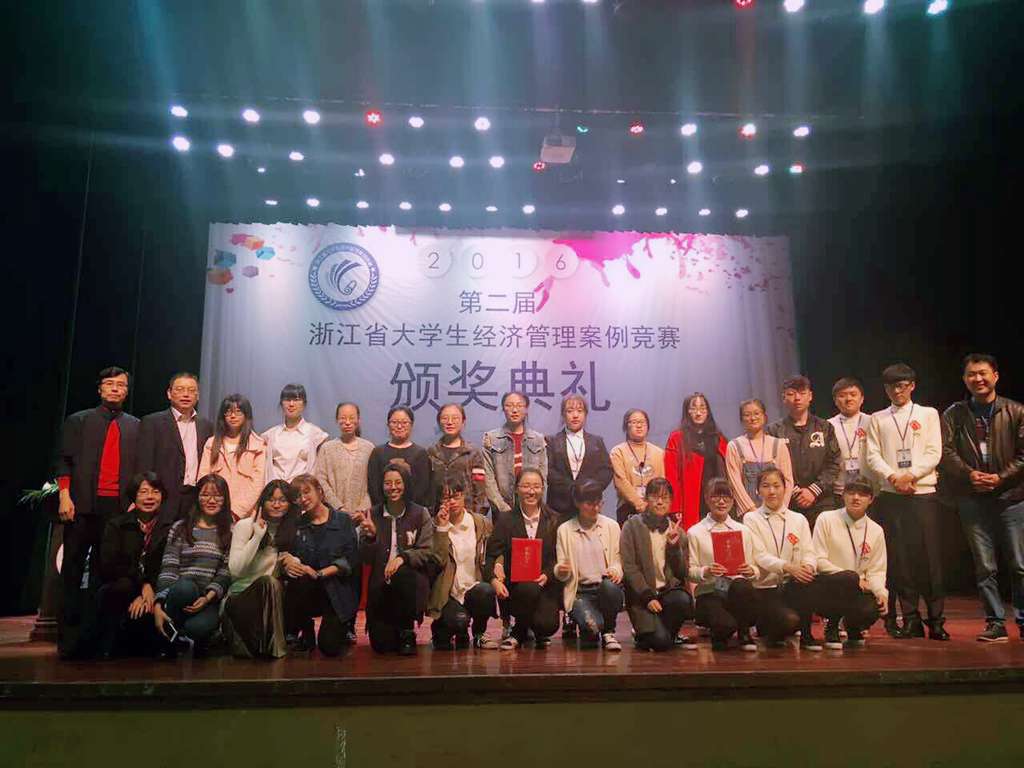 参赛师生合影